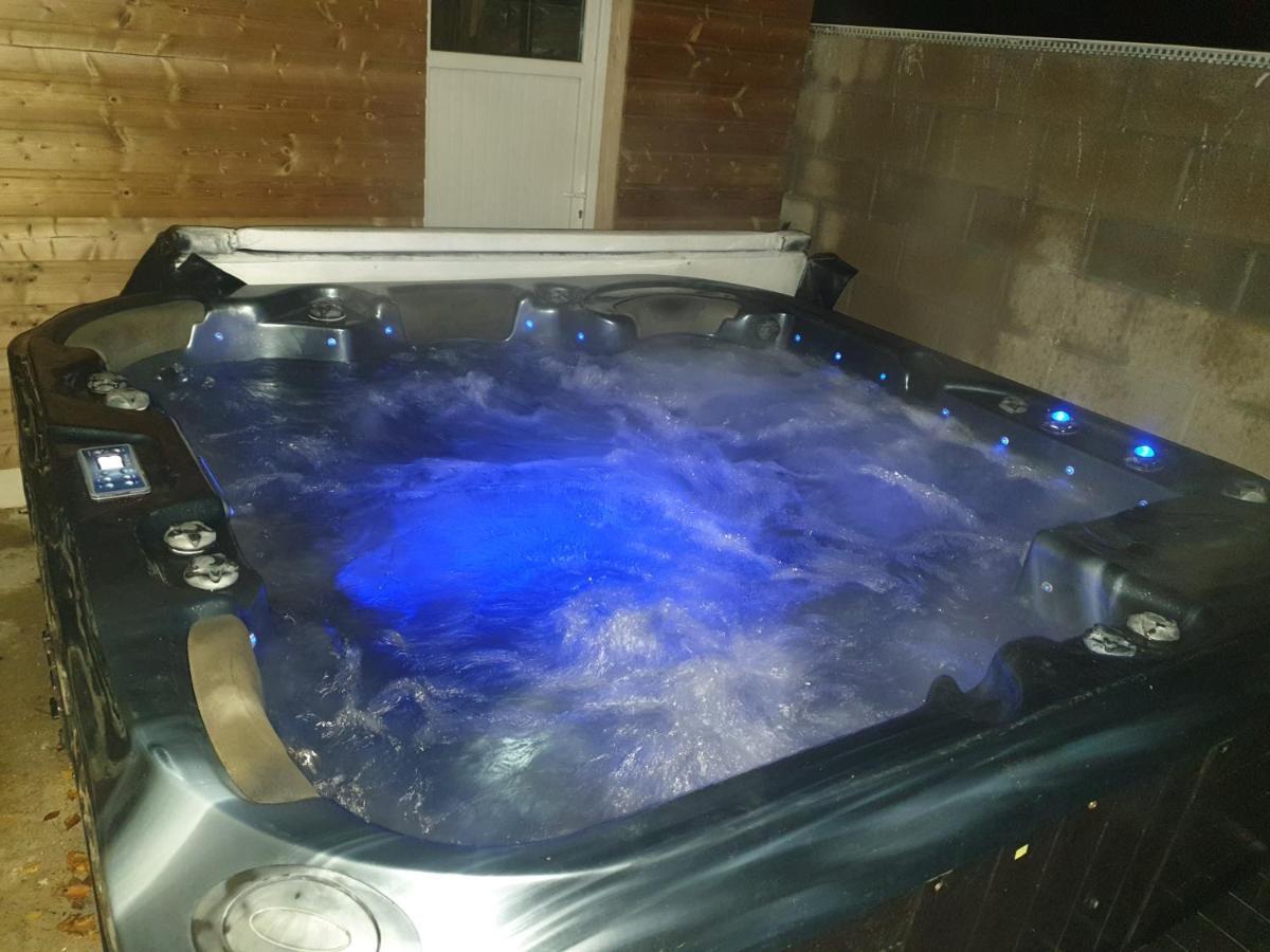 Hillion Gite Atypique Avec Jacuzzi מראה חיצוני תמונה